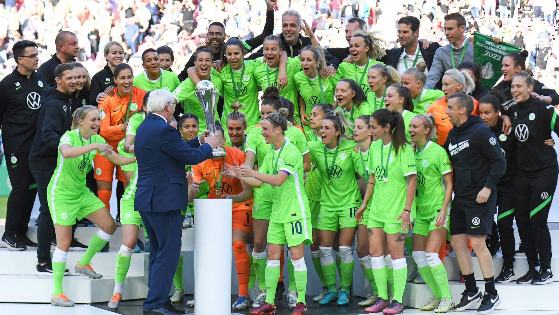 Steinmeier überreicht DFB-Pokal der Frauen