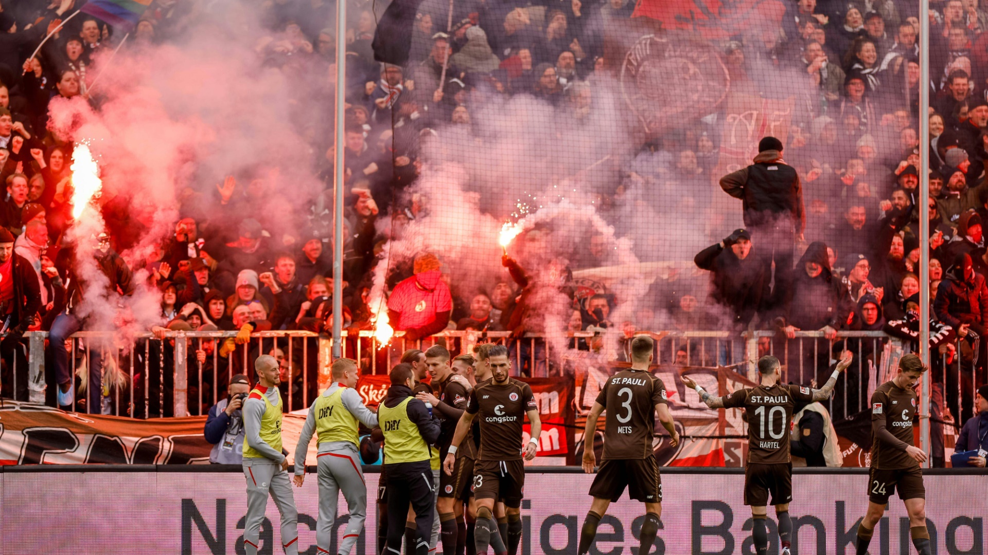 Auf St. Pauli: Nur Dixi-Klos für Rostock-Fans