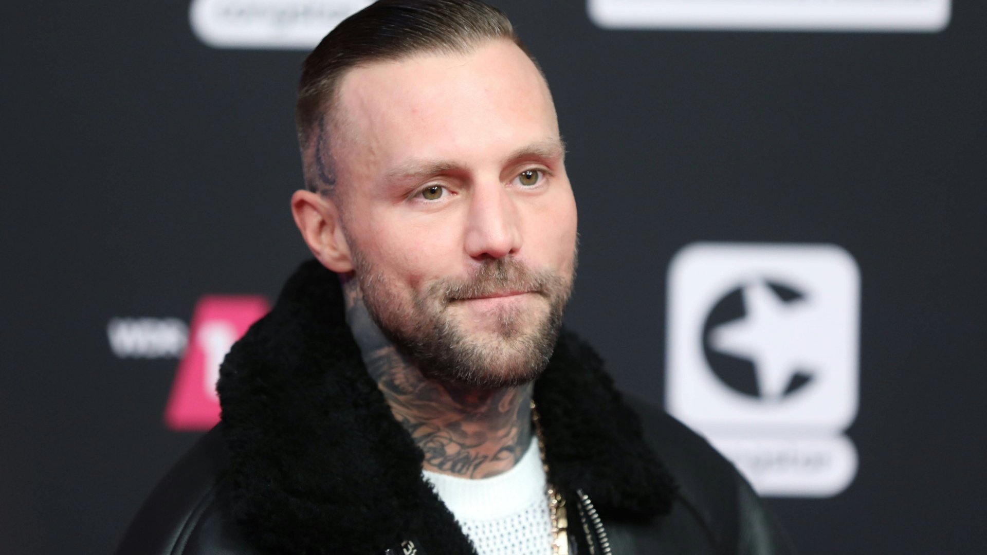 "Erfolg ist kein Glück": Rapper Kontra K besucht DFB-Team