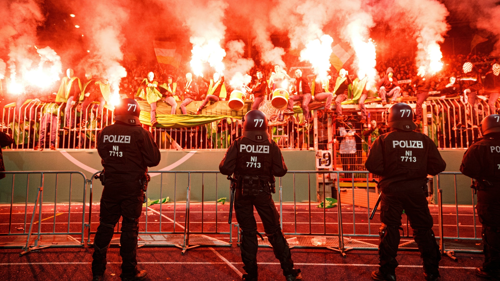 Nach Krawalle im Derby: Heftige Geldstrafe für Braunschweig